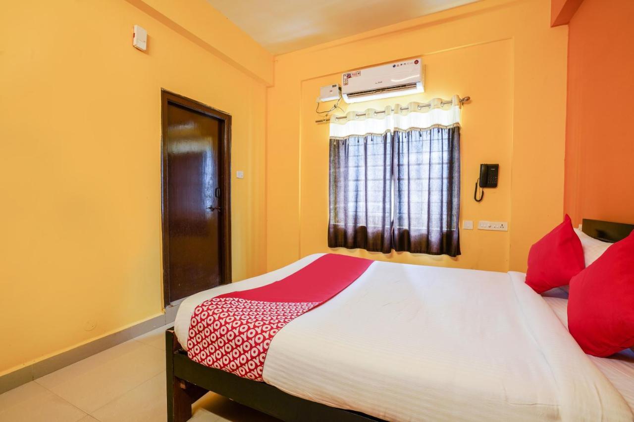 Oyo 70286 Svr Grand Hotel Hyderabad Exterior foto